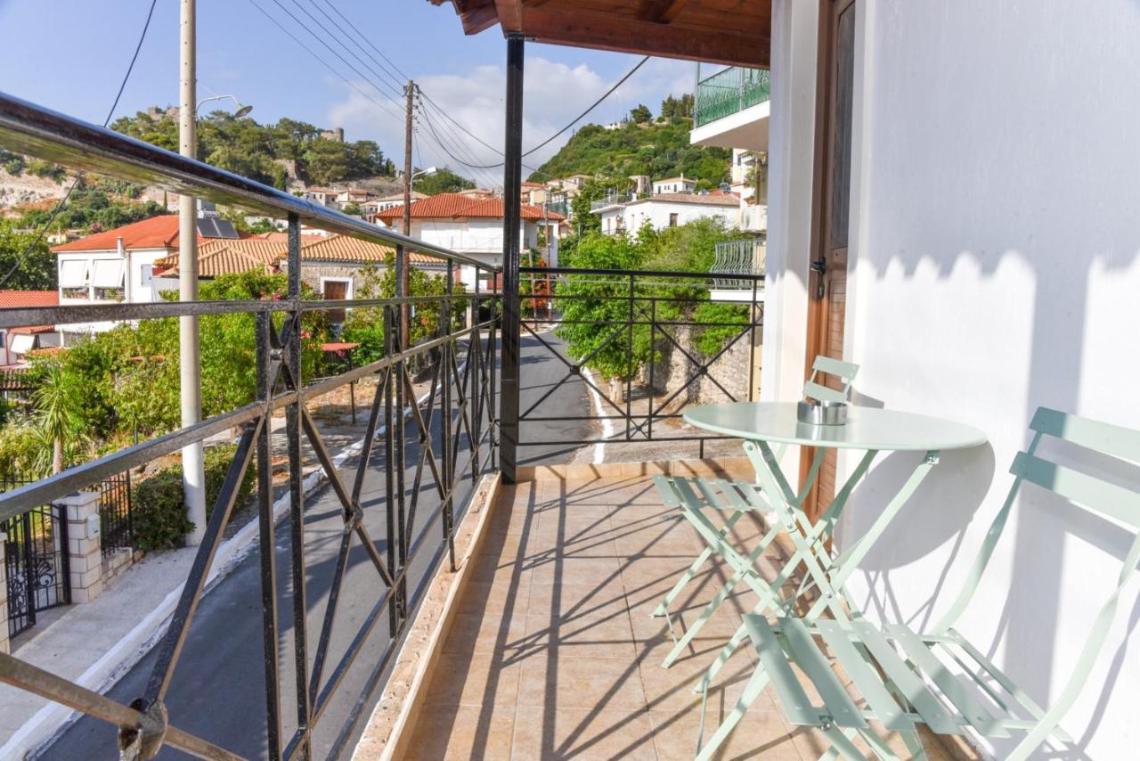Ferienwohnung Prana'S Castle Kyparissia Exterior foto